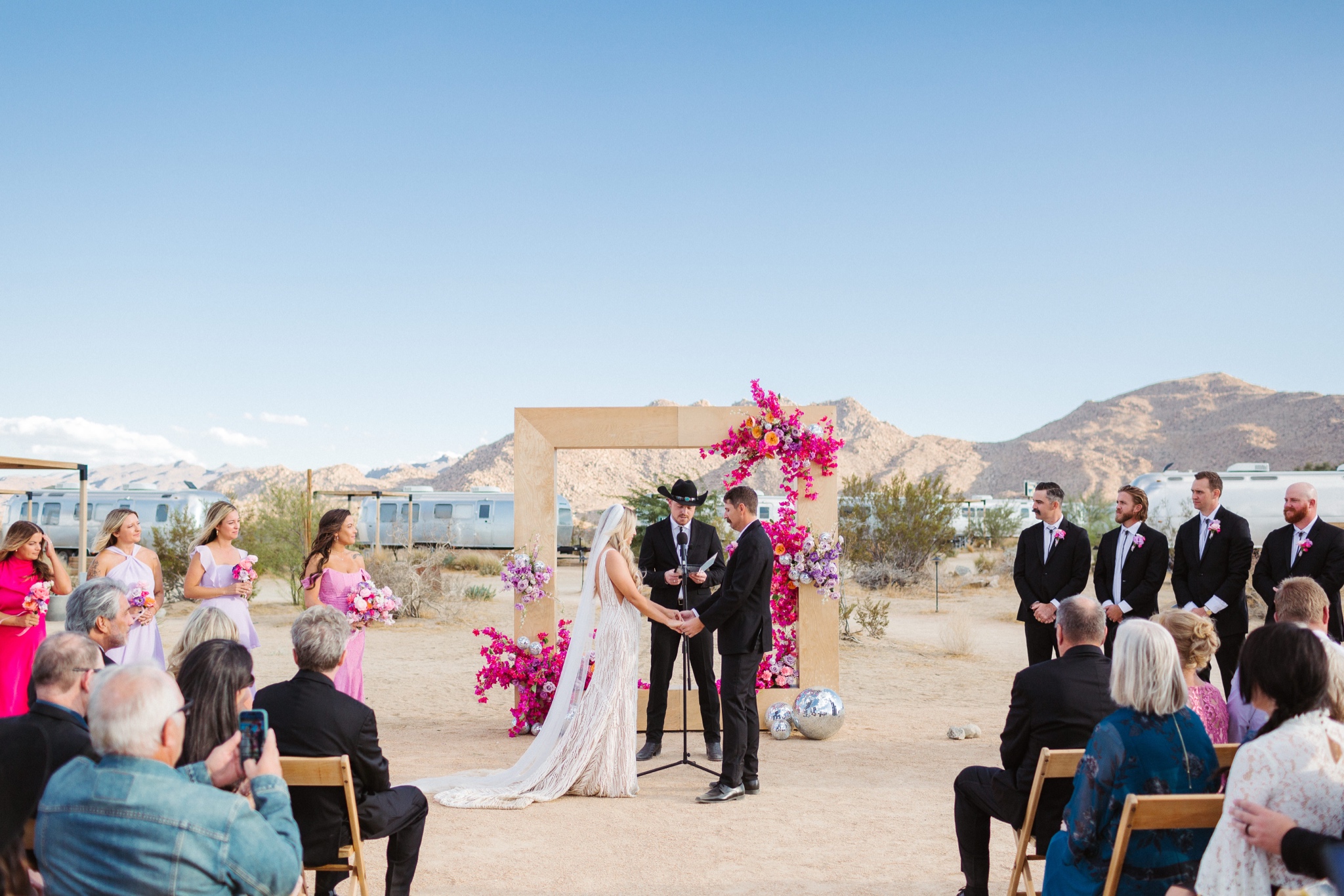 GETTING MARRIED IN JOSHUA TREE 21 autocamp joshua tree wedding ceremony set up