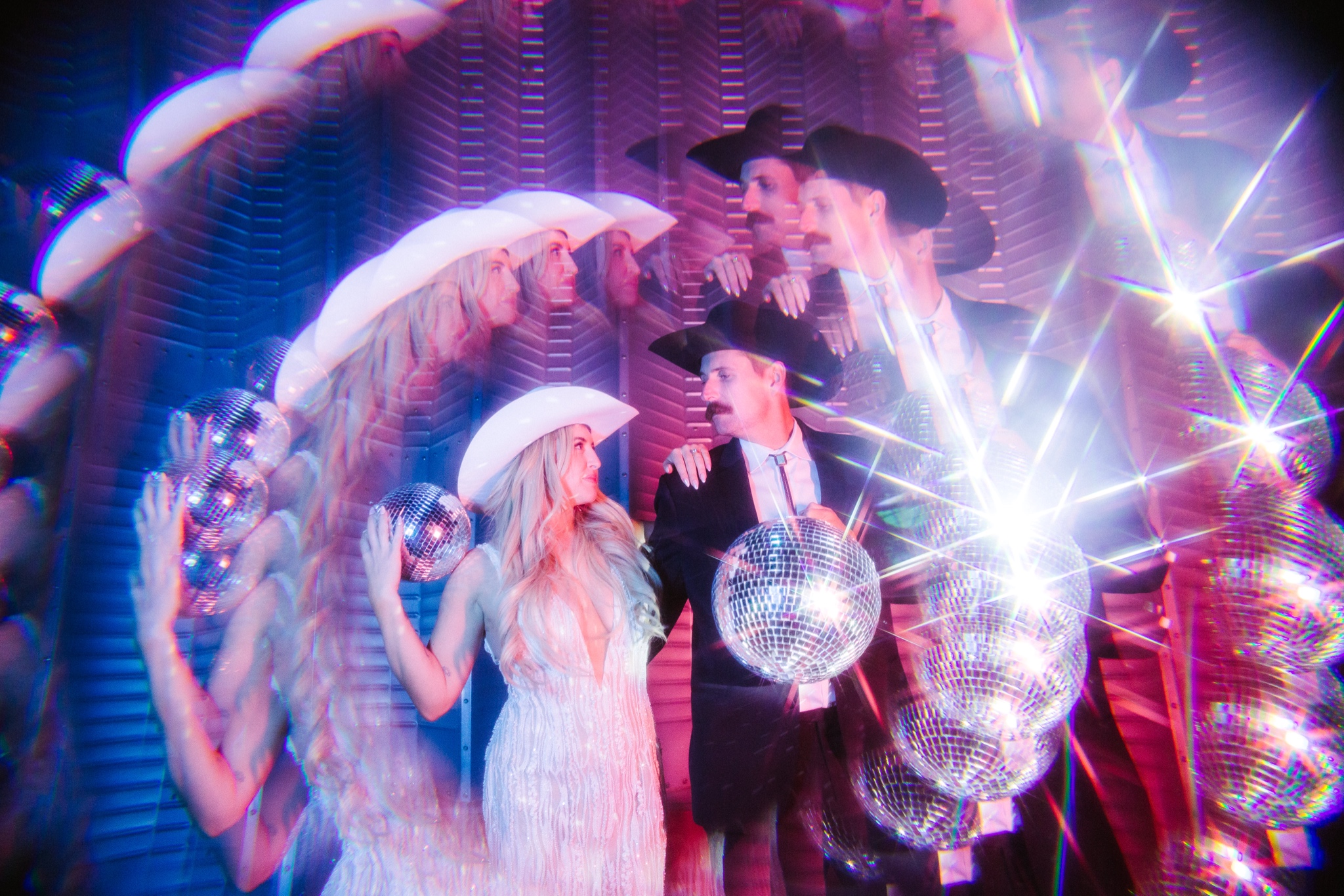 GETTING MARRIED IN JOSHUA TREE 24 autocamp joshua tree creative wedding photos