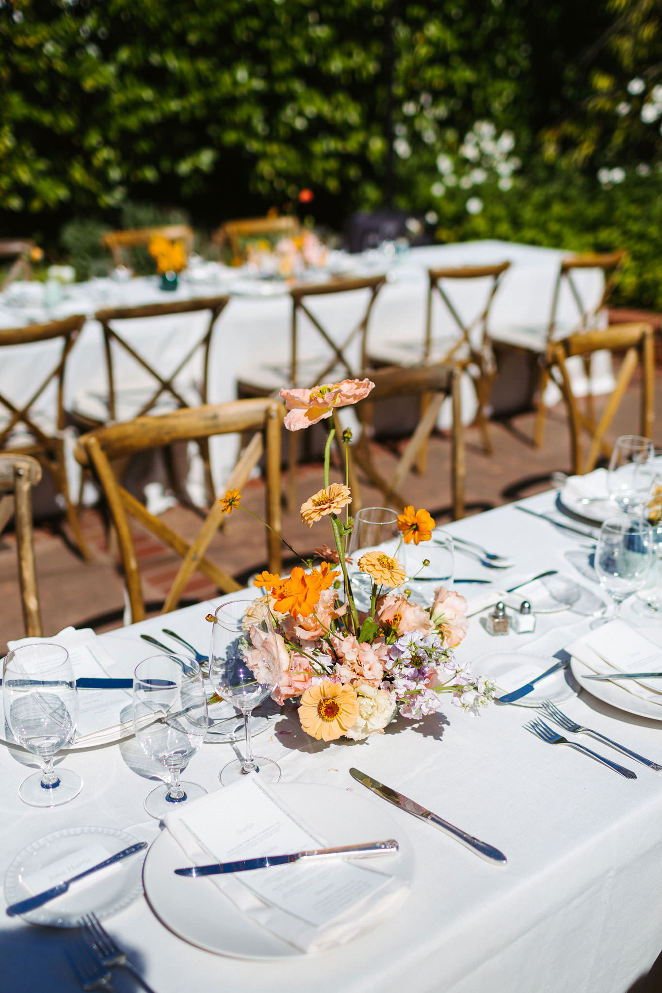 OUTDOOR ART CLUB MILL VALLEY WEDDING 16 outdoor art club wedding reception sun porch flowers
