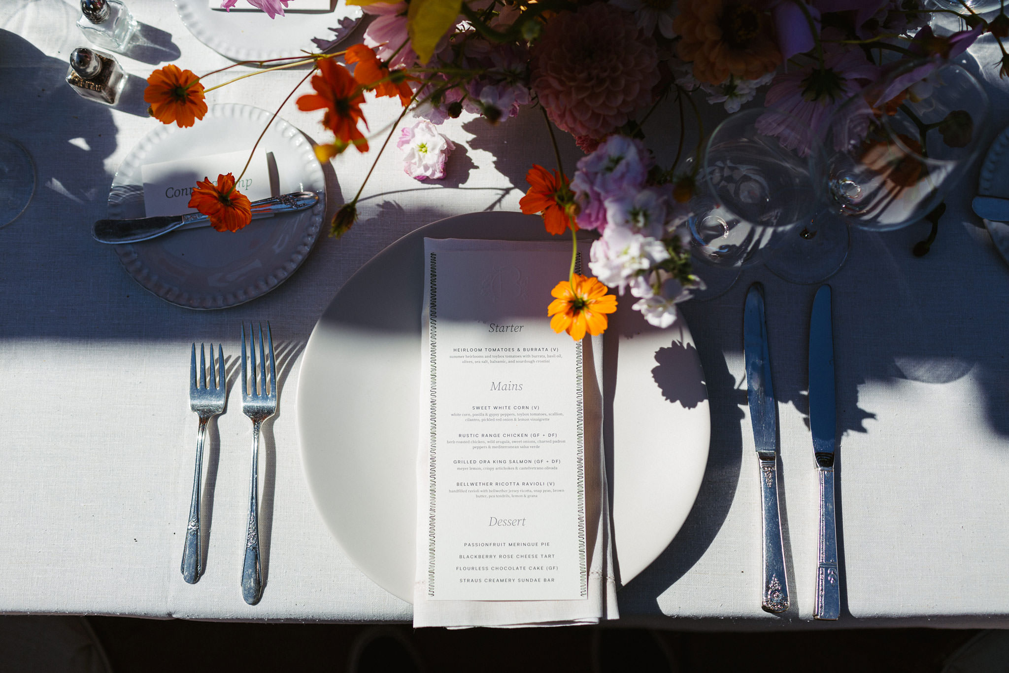 OUTDOOR ART CLUB MILL VALLEY WEDDING 17 outdoor art club wedding reception sun porch table detail