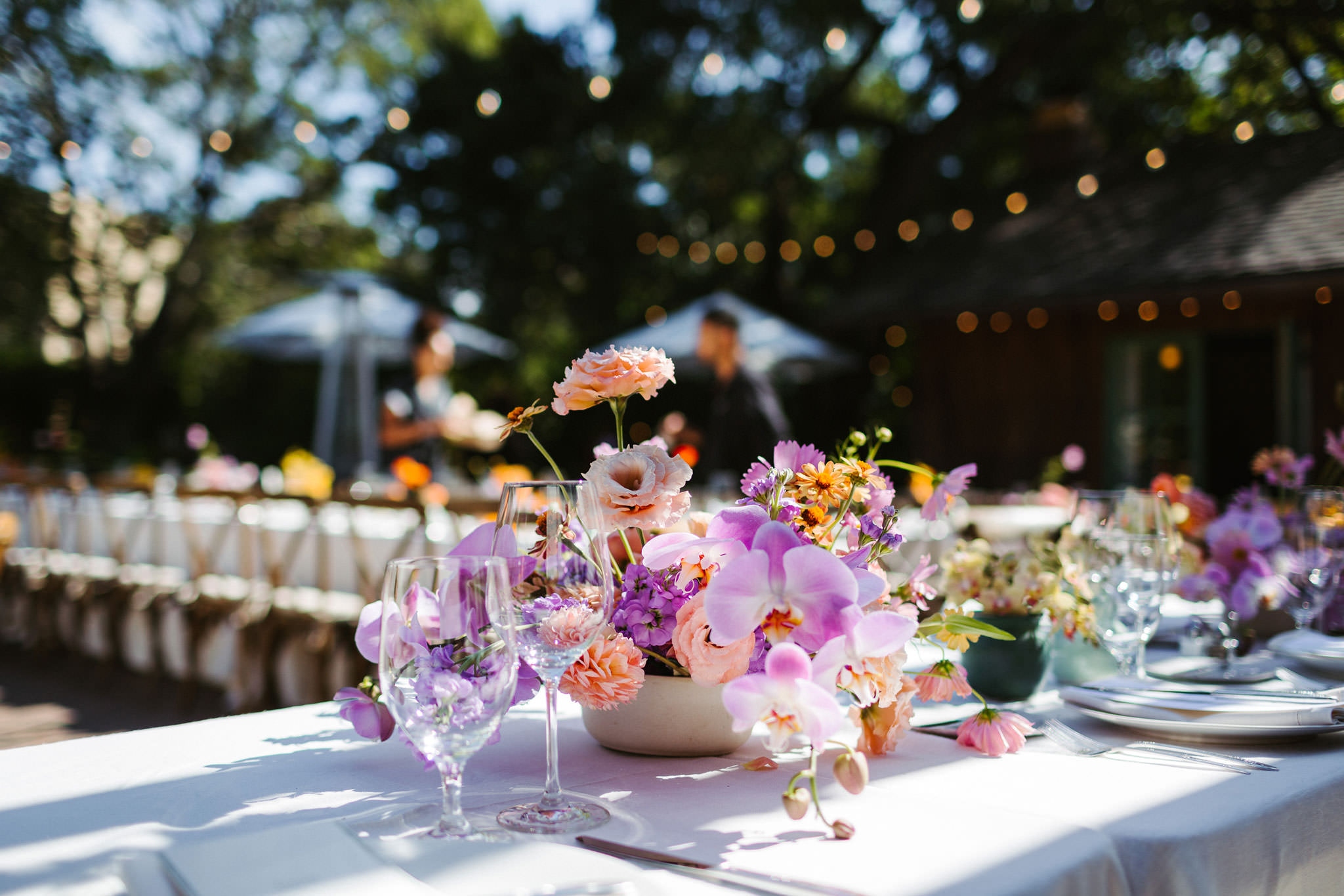 OUTDOOR ART CLUB MILL VALLEY WEDDING 19 outdoor art club wedding reception sun porch table flowers