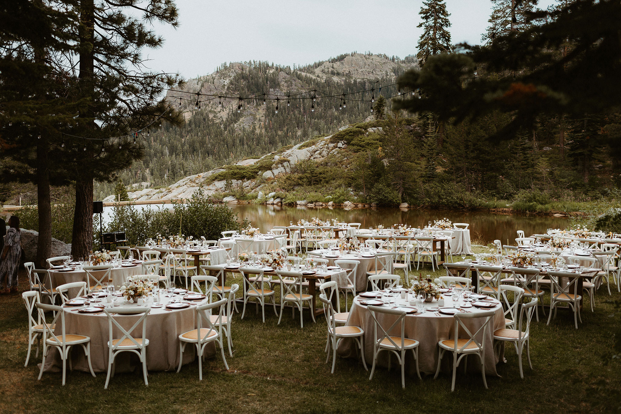WHITE WOLF TAHOE WEDDING 24 white wolf tahoe wedding reception table set up