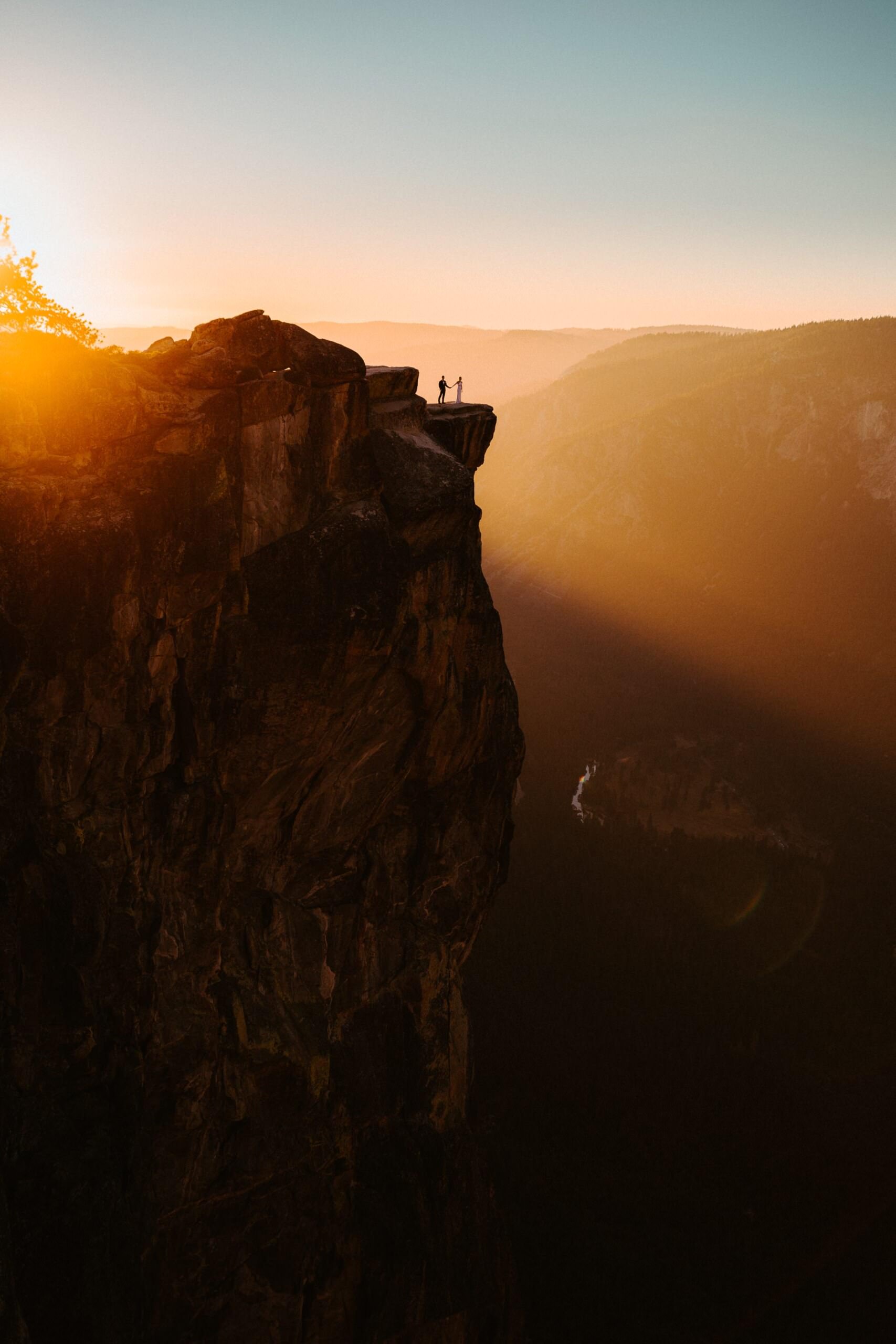 YOSEMITE WEDDING 4 yosemite wedding at taft point at sunset