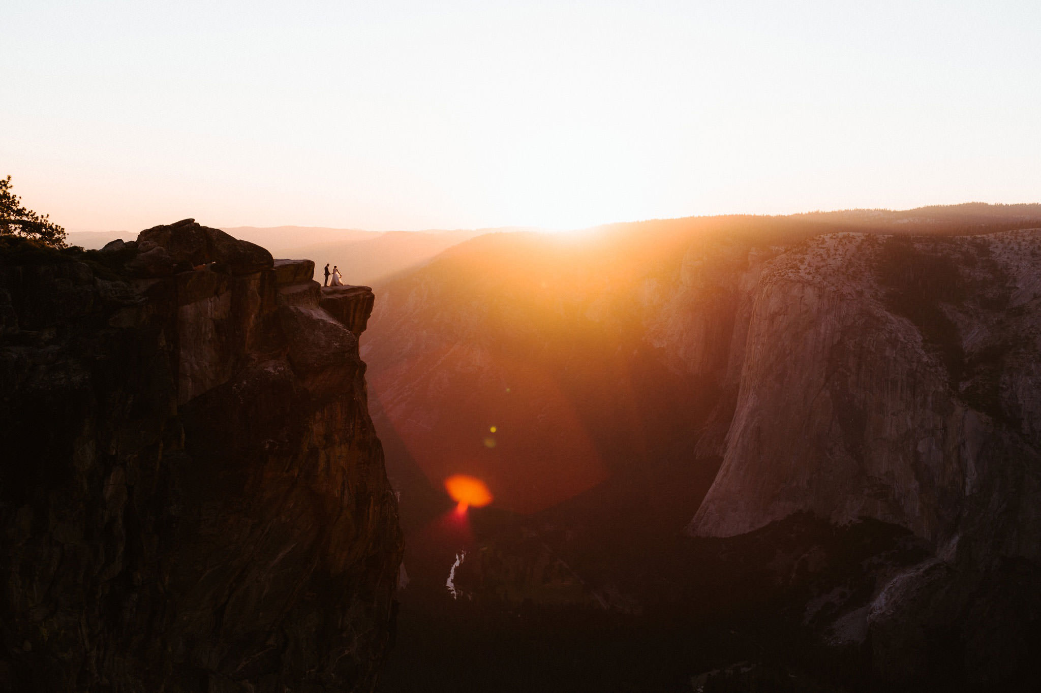 YOSEMITE WEDDING 12 yosemite wedding sunset at taft point