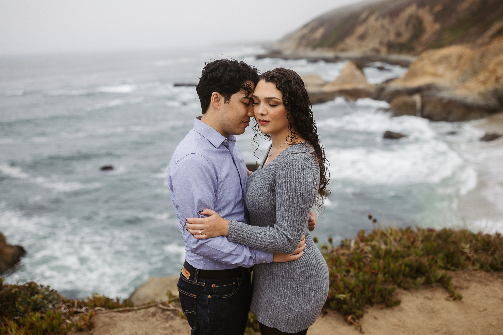 BODEGA BAY ELOPEMENT 2 bodega bay elopement on the cliffs showing off the coastline